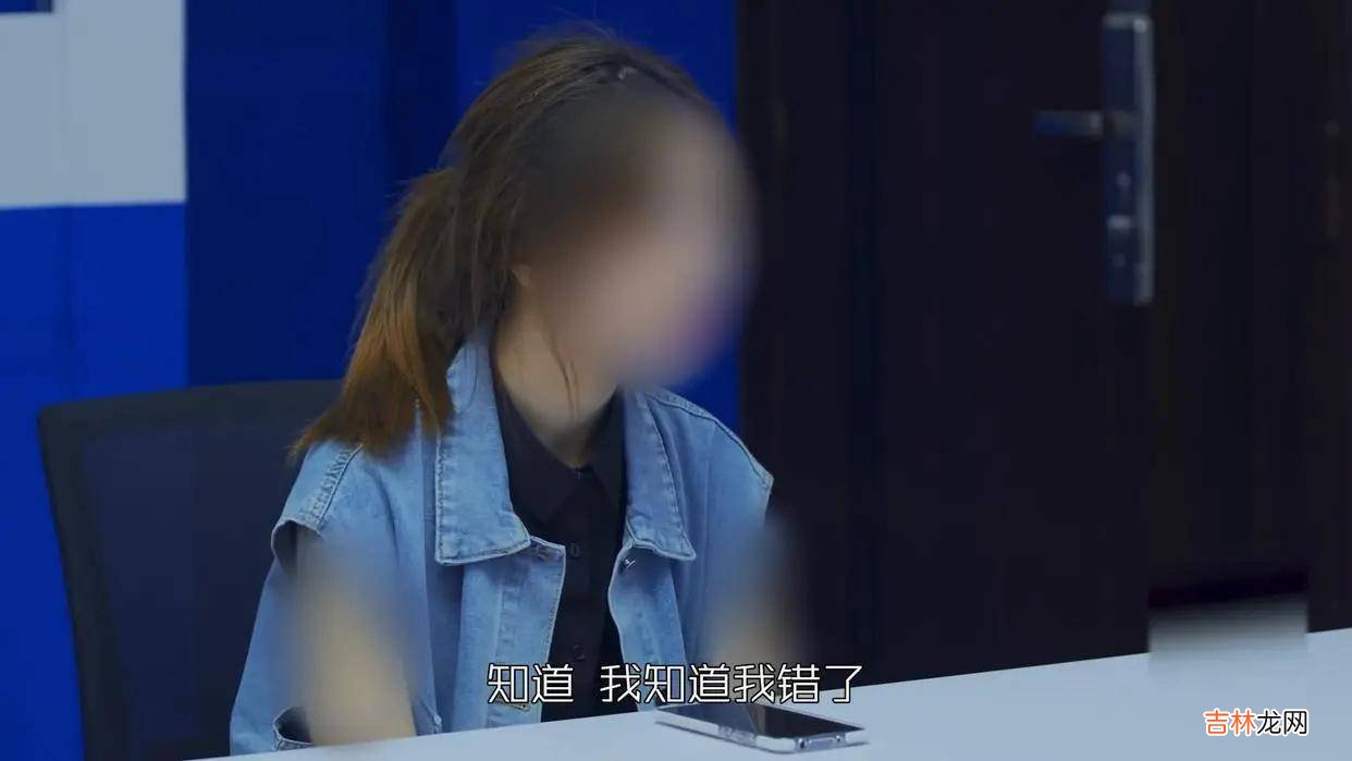 文身女孩醉酒打砸烧烤摊，自称手下有2000个兄弟，15岁就几进几出