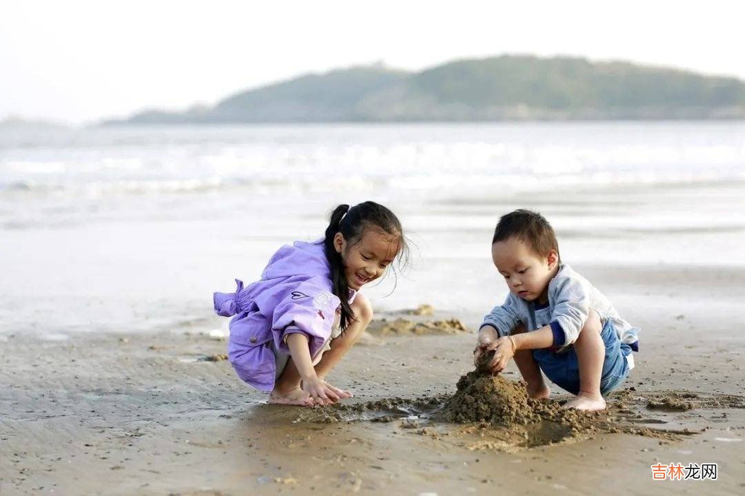 二胎家庭哪个孩子更聪明？二宝身上的3点优势，是大宝比不上的
