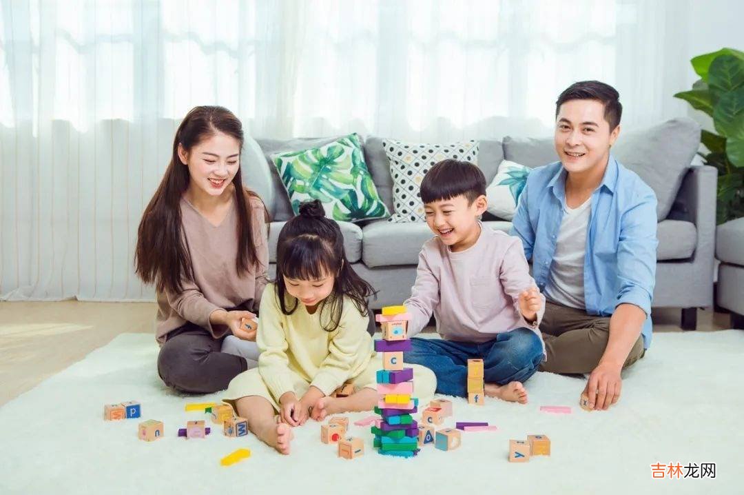 二胎家庭哪个孩子更聪明？二宝身上的3点优势，是大宝比不上的
