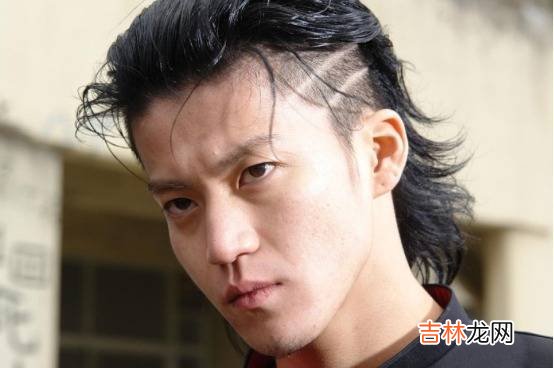 上帝吻过小李子,天使溺爱小栗旬,而他可能是被阎王打过