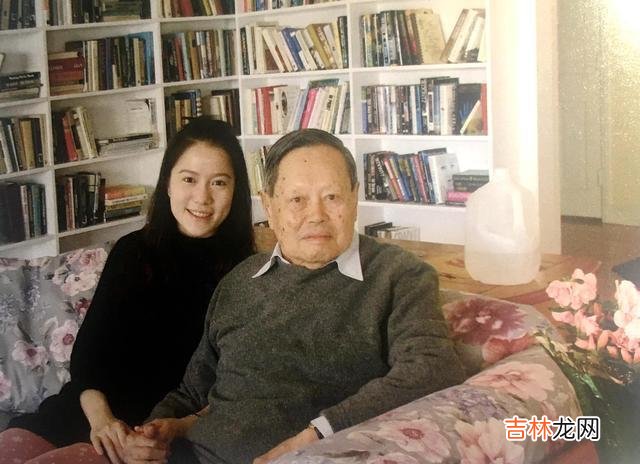 杨振宁百岁宴后摔倒入院，岳母前来探望，翁帆不离不弃不要遗产
