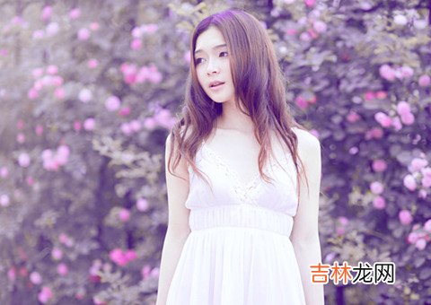 天真的以为足够的勇气去等待 想哭的时候告诉自己，哭给谁看，疼给谁惜