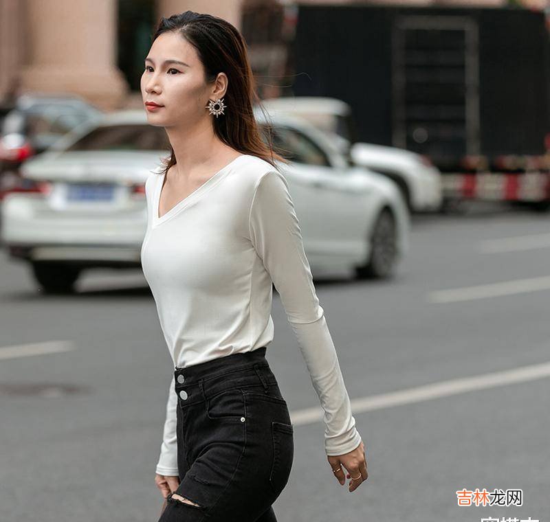 女人就别总穿连衣裙了，太俗，学我媳妇这样穿T恤，尽显时尚与气质