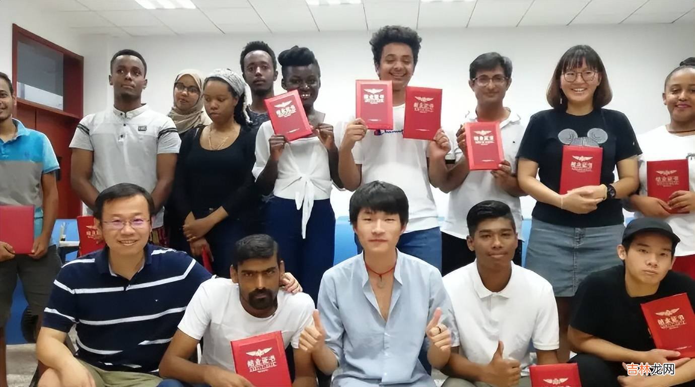 学生花百万镀金留学，班上同学连老师都是中国人，仿佛留了个寂寞