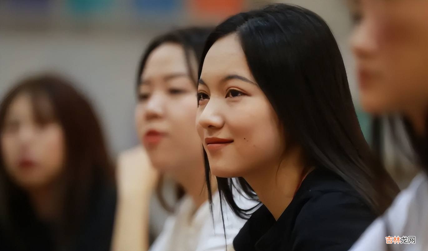学生花百万镀金留学，班上同学连老师都是中国人，仿佛留了个寂寞