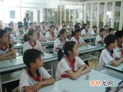 班主任：孩子，那个管你最狠的老师，其实爱你最深（家长读给孩子听）