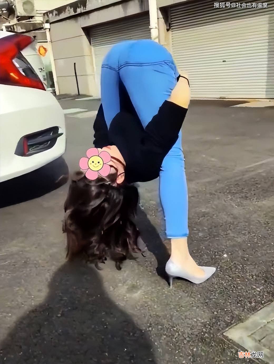 女子花3600元学瑜伽，在男友面前展示成果，小孩嘴巴张成了O型