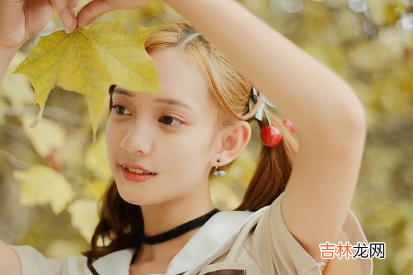 一千年前 陪你走过一个又一个前世今生，为你咫尺天涯静守侯！