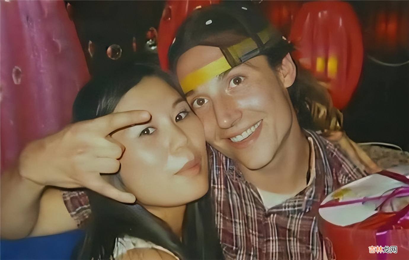 08年，广西女孩陈亚焕遭遇车祸瘫痪，美国男友兼职4份工悉心照料
