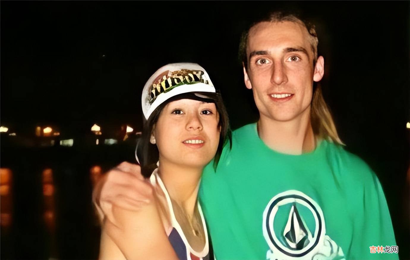 08年，广西女孩陈亚焕遭遇车祸瘫痪，美国男友兼职4份工悉心照料