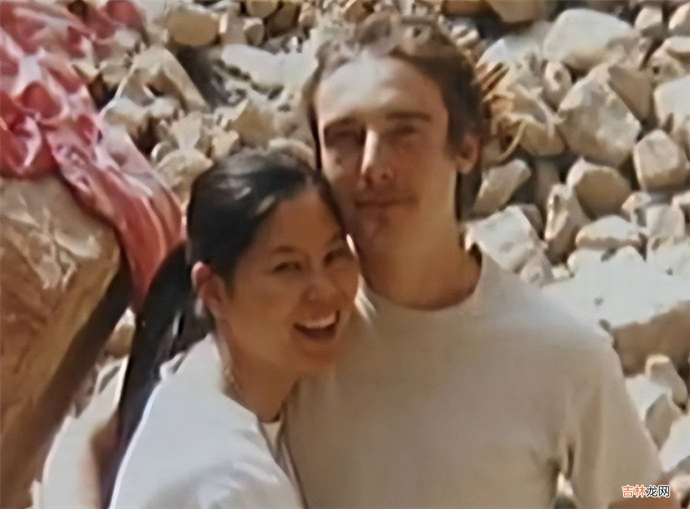 08年，广西女孩陈亚焕遭遇车祸瘫痪，美国男友兼职4份工悉心照料