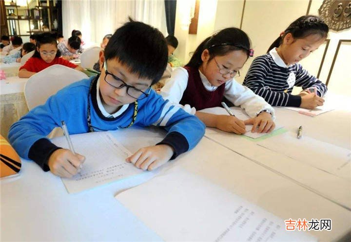 学霸妈妈在孩子面前学会示弱，娃成绩突飞猛进，家有孩子都该学学