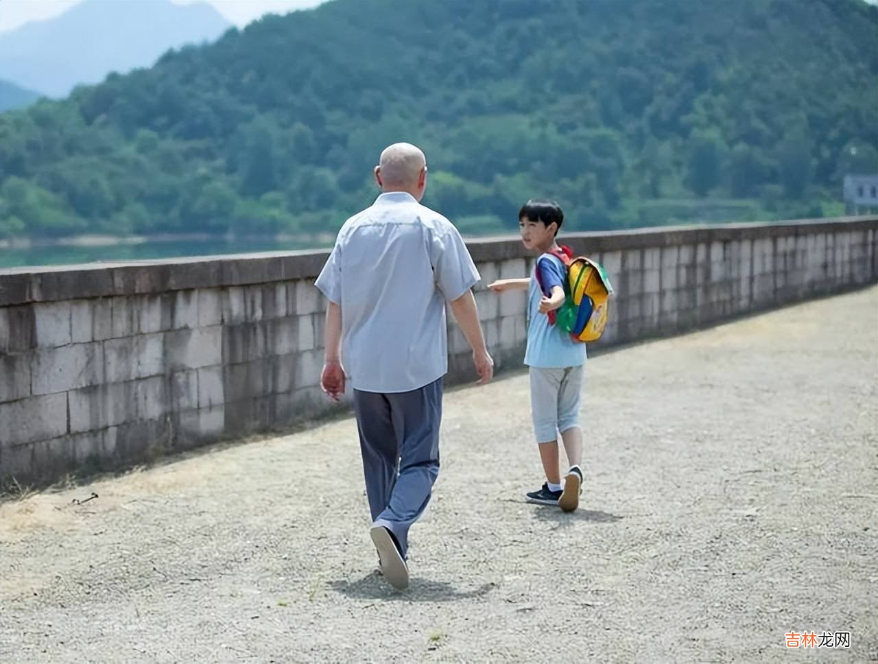 学霸妈妈在孩子面前学会示弱，娃成绩突飞猛进，家有孩子都该学学