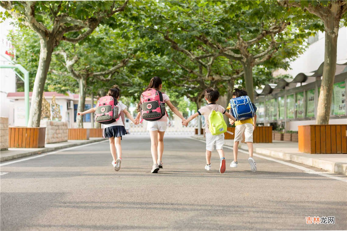 学霸妈妈在孩子面前学会示弱，娃成绩突飞猛进，家有孩子都该学学