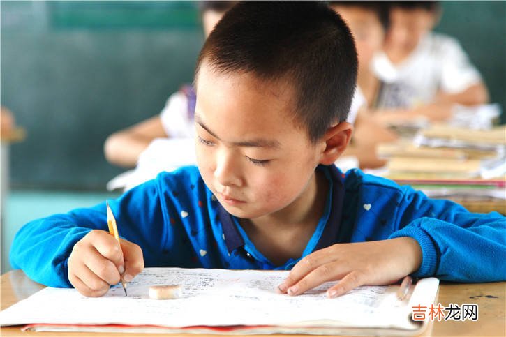 学霸妈妈在孩子面前学会示弱，娃成绩突飞猛进，家有孩子都该学学