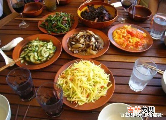 双方父母见面，男友点了一道会“出气”的菜，老妈：很有“味道”