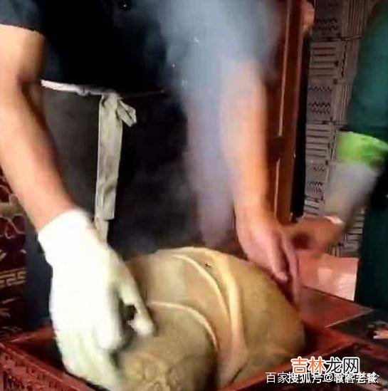 双方父母见面，男友点了一道会“出气”的菜，老妈：很有“味道”