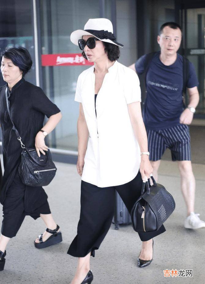 金星穿衣是很女性，但是身材的魁梧，还是让时尚感降低不少
