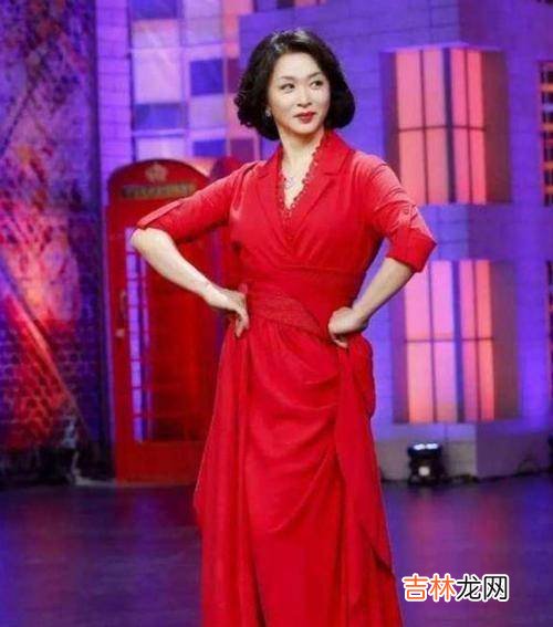 金星穿衣是很女性，但是身材的魁梧，还是让时尚感降低不少