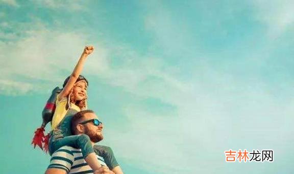孩子要“盯”着才能成才？鱼缸法则：“放手”比“控制”更有力量