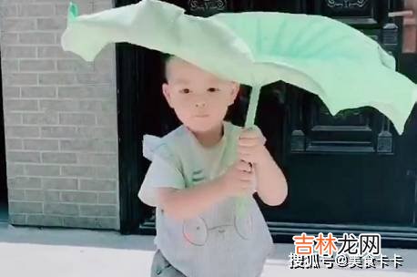 “藕蓬伞宝宝”做防晒走红，晒不晒太阳无所谓，主要是要有仪式感