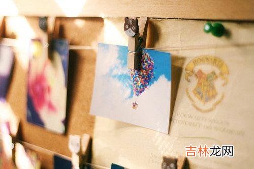 1.青春年少的时候 最痛的距离，是你不在我身旁却始终在我心里