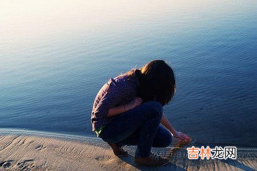 1.再怎么想你 两颗心，曾经靠的那么近，如今却要这样放弃