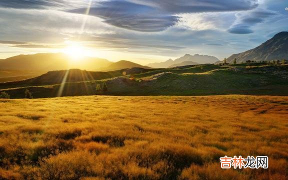 1、如果没人护你周全 生活就像心电图，要想一帆风顺，除非是死了