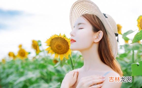 1.微笑并不总是说明你是快乐的 珍惜我们的拥有，好好活在今天里，那才是最幸福的！