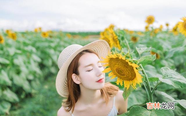 1.微笑并不总是说明你是快乐的 珍惜我们的拥有，好好活在今天里，那才是最幸福的！