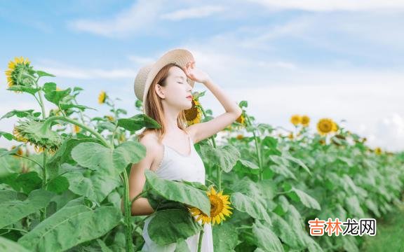 1.微笑并不总是说明你是快乐的 珍惜我们的拥有，好好活在今天里，那才是最幸福的！