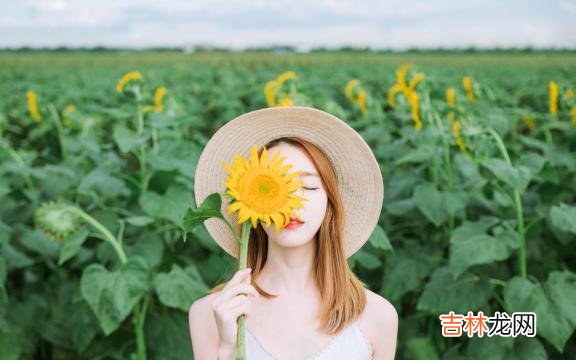 1.微笑并不总是说明你是快乐的 珍惜我们的拥有，好好活在今天里，那才是最幸福的！