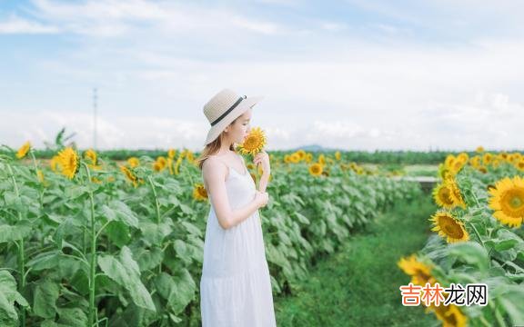 1.微笑并不总是说明你是快乐的 珍惜我们的拥有，好好活在今天里，那才是最幸福的！