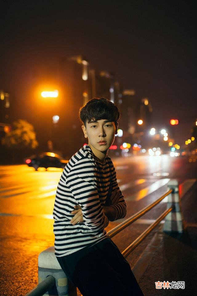 1.挺讨厌自己的 原谅我生性倔强，不擅长挽留，也从不回头