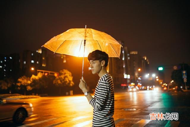 1.挺讨厌自己的 原谅我生性倔强，不擅长挽留，也从不回头