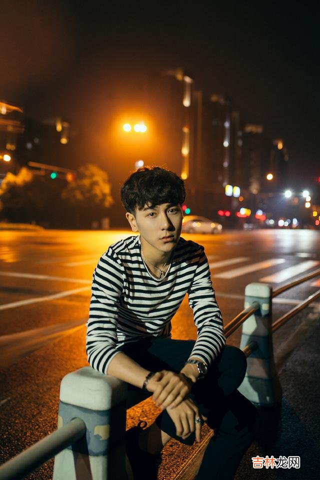 1.挺讨厌自己的 原谅我生性倔强，不擅长挽留，也从不回头