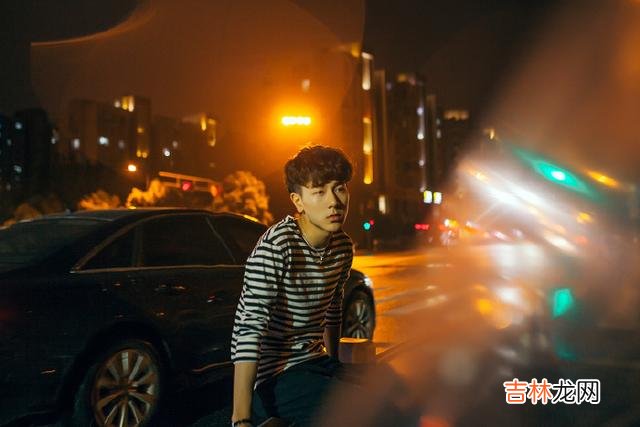 1.挺讨厌自己的 原谅我生性倔强，不擅长挽留，也从不回头