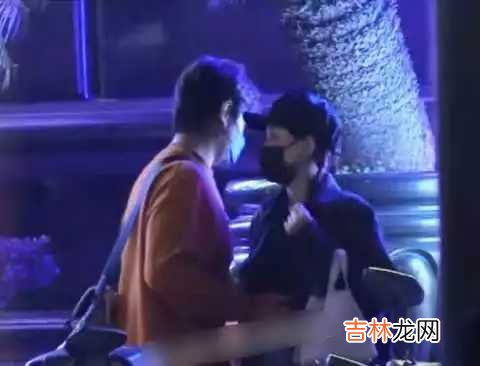陈乔恩与艾伦甜蜜游玩，身材纤瘦力破怀孕传闻，获男方亲吻额头好甜