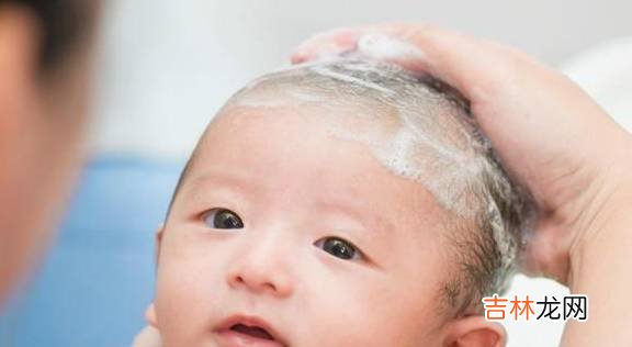 新生儿被发现“没眼睛”，宝妈急出眼泪，这时却听到医生笑出了声