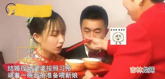 新娘出嫁当天，婆婆用面条多次捉弄媳妇，网友：婆媳大战即将开始