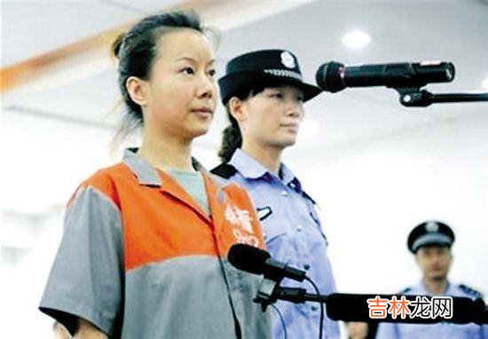 抛弃原配，亲手将现任妻子“送进”监狱，53岁满文军现状如何？