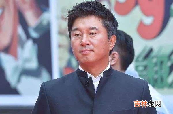 抛弃原配，亲手将现任妻子“送进”监狱，53岁满文军现状如何？
