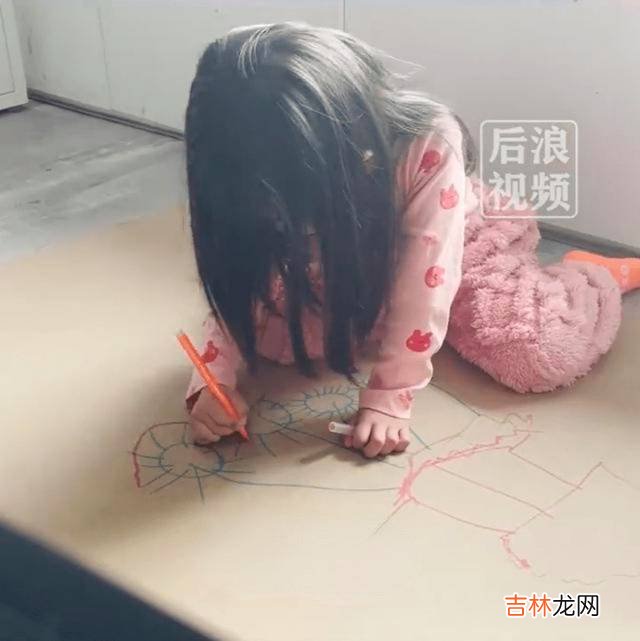 父亲回应“抄袭”4岁女儿的画在网上大卖：她从年初开始学画，已有几百张画作