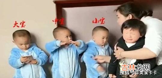 三胞胎把小姨打哭，妈妈问谁打的，宝宝表现让妈妈哭笑不得