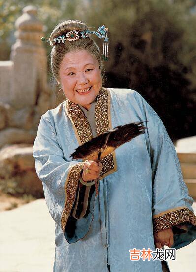 薛宝钗对宝琴好,还是对薛蝌好?她辖制宝琴,贾母都看不下去了