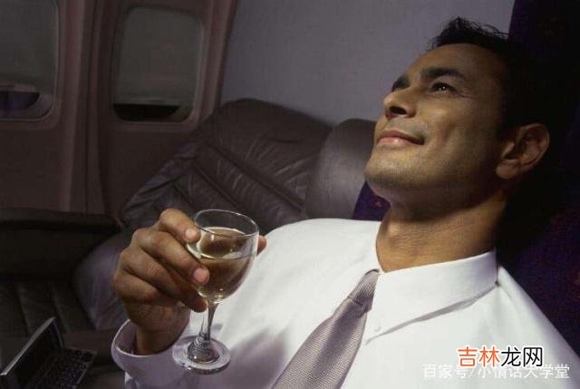 导读：为什么有的人总喜欢喝酒？虽然不是绝对性的 知道喝酒伤身，但心里的苦，只能放在酒里