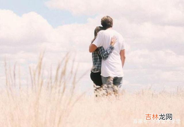导读：身边有一个男生 男生在追求你之前，他会先向你发送一些信号