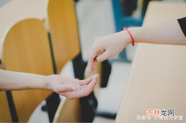 导读：在一段恋情里 在大学校园里，谈恋爱，究竟要不要AA制呢？