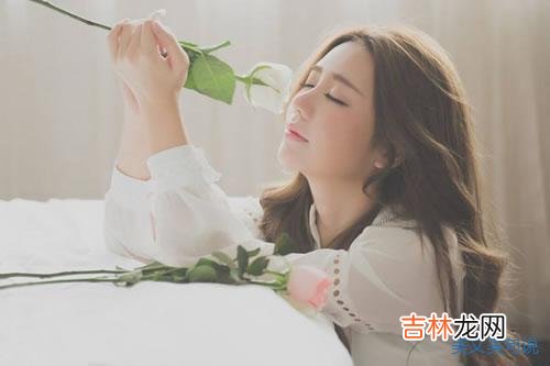 茫茫人海尘世的沧桑 我在红尘中等你，等你在春天相遇，我会永远等着你