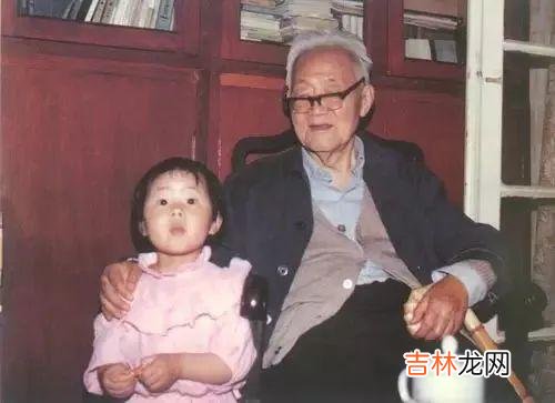 巴金逝世17年：男人最深情的样子，他都有了